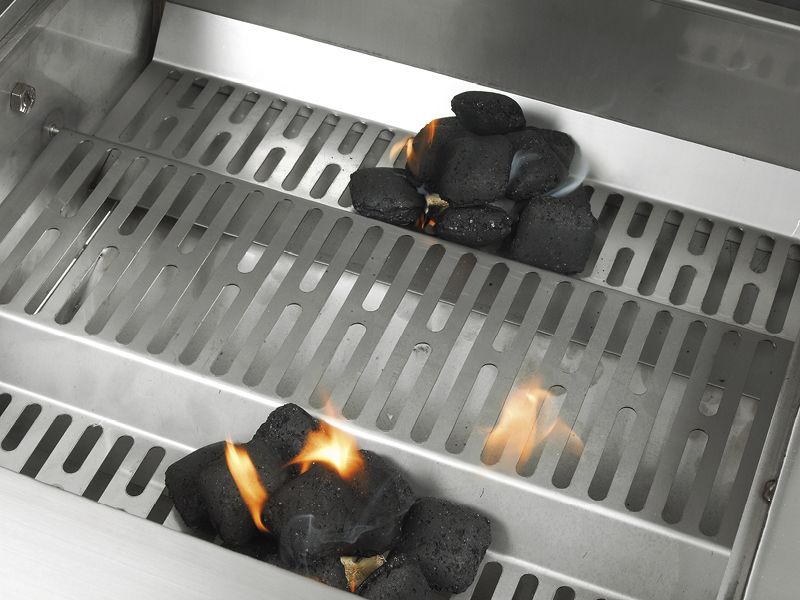 Outdoor kitchen - Charcoal grill